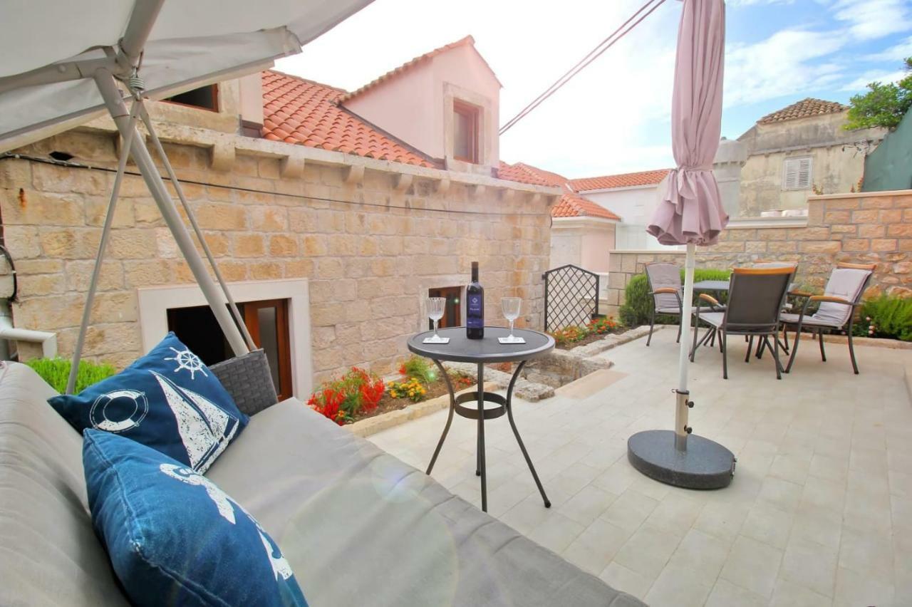 Seafront Apartment 2 ซัฟทัท ภายนอก รูปภาพ