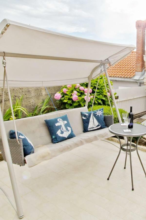 Seafront Apartment 2 ซัฟทัท ภายนอก รูปภาพ
